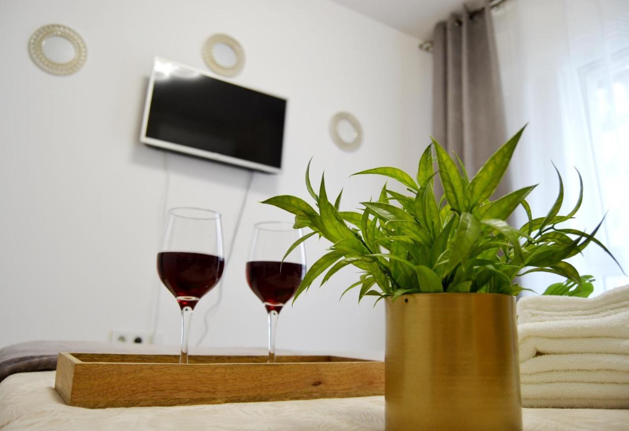 Sunshine - New & Quiet 1Br Apt, Business Area, Close To Airport, Highway A3, Subway Bucarest Extérieur photo
